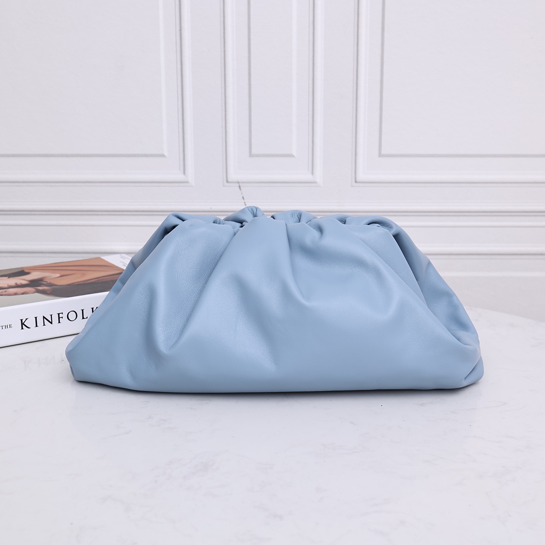 Cloud Bag Clutch Flat Grain Ice Blue