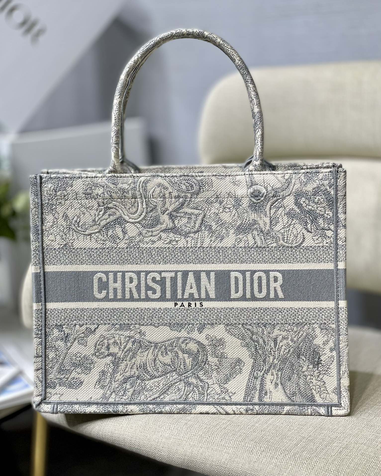 Dior Book Tote серый тигр вышивка тоут