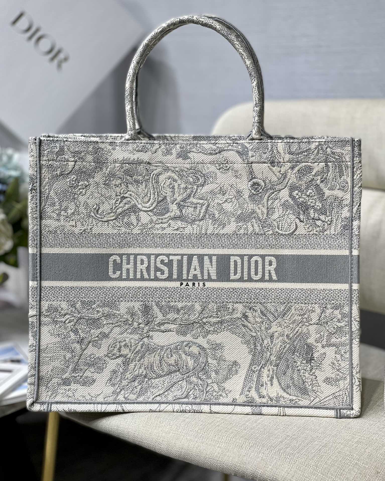 Dior Book Tote серый тигр вышивка тоут