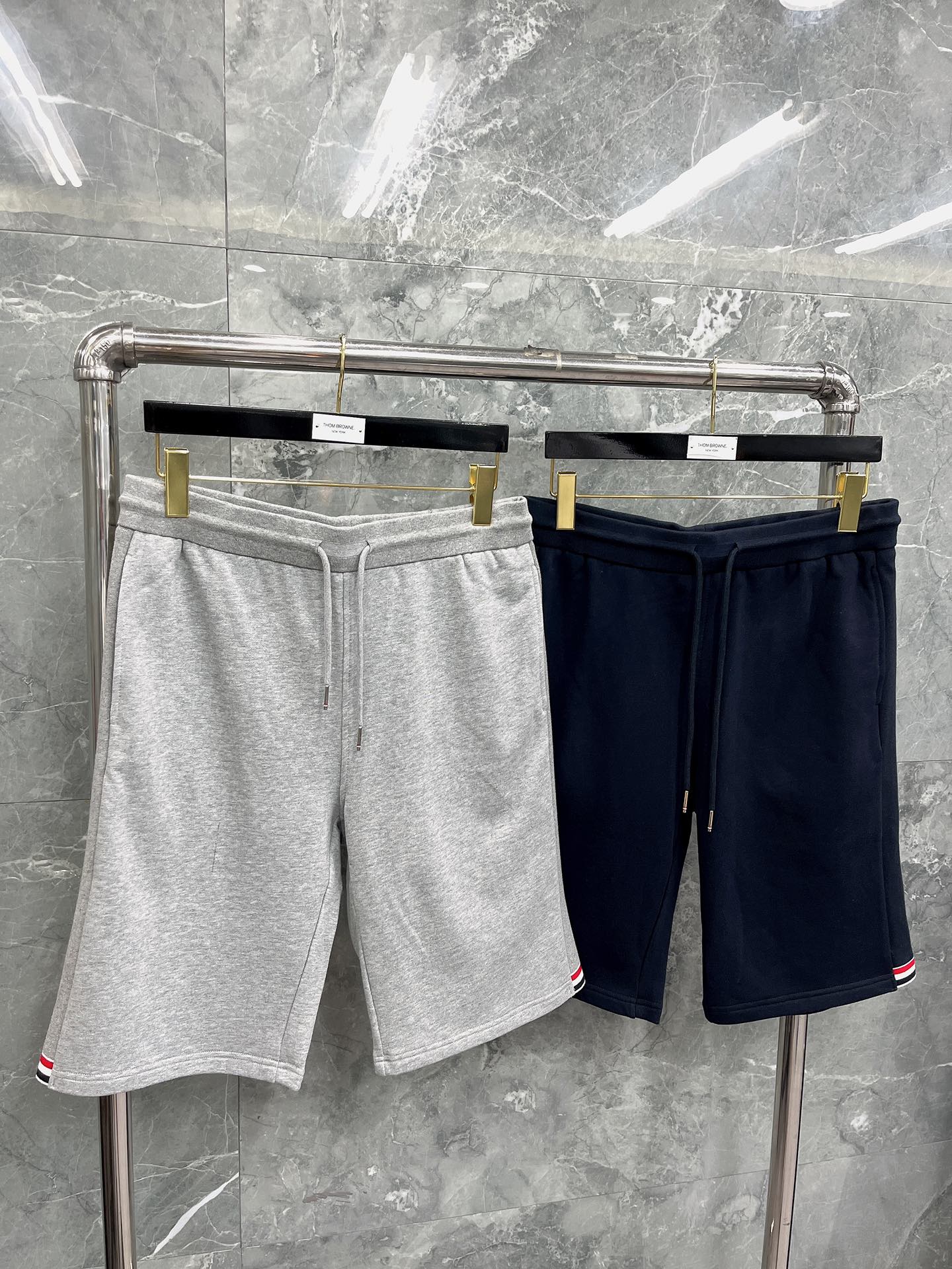 톰브라운 반바지 40413 Thom Browne Shorts 상세 이미지 2