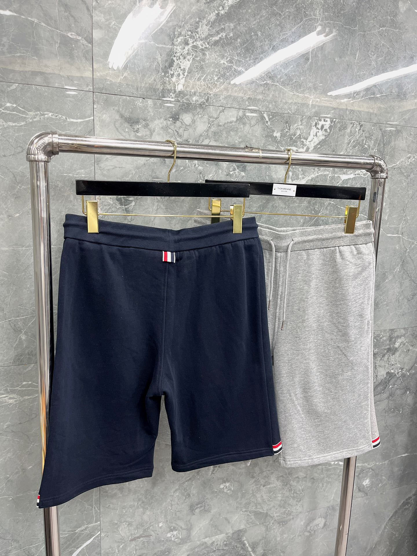 톰브라운 반바지 40413 Thom Browne Shorts 상세 이미지 3