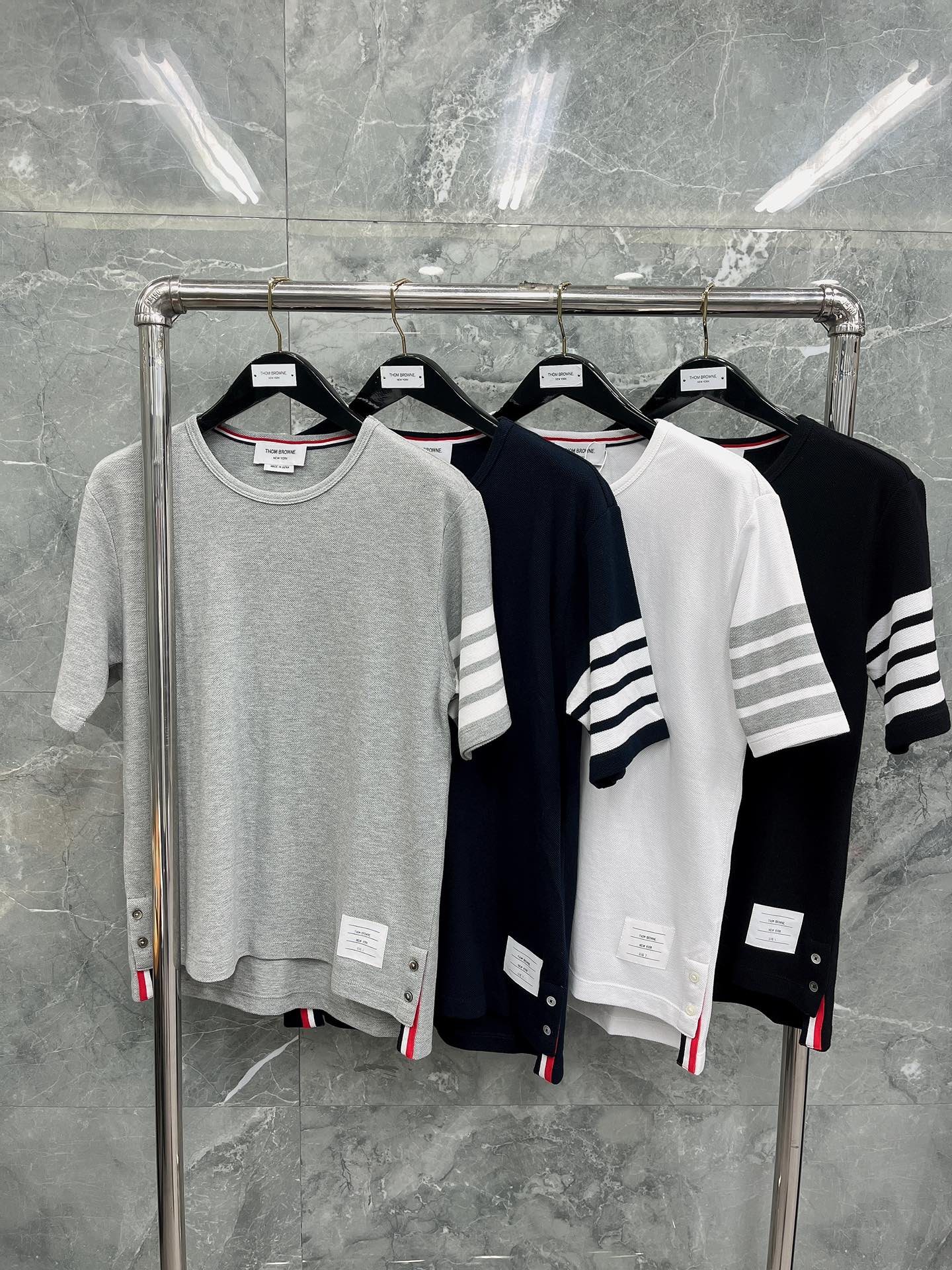 톰브라운 4선 코튼 폴로셔츠 남녀공용 40448 Thom Browne T Shirt