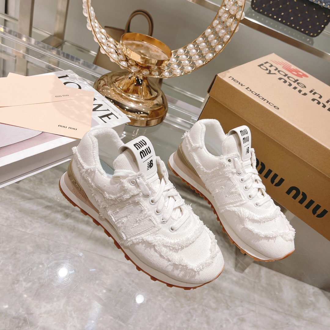 . "Exclusiva versión superior" 2022 primavera y el verano de la última ráfaga de Miumiu x New Balanc