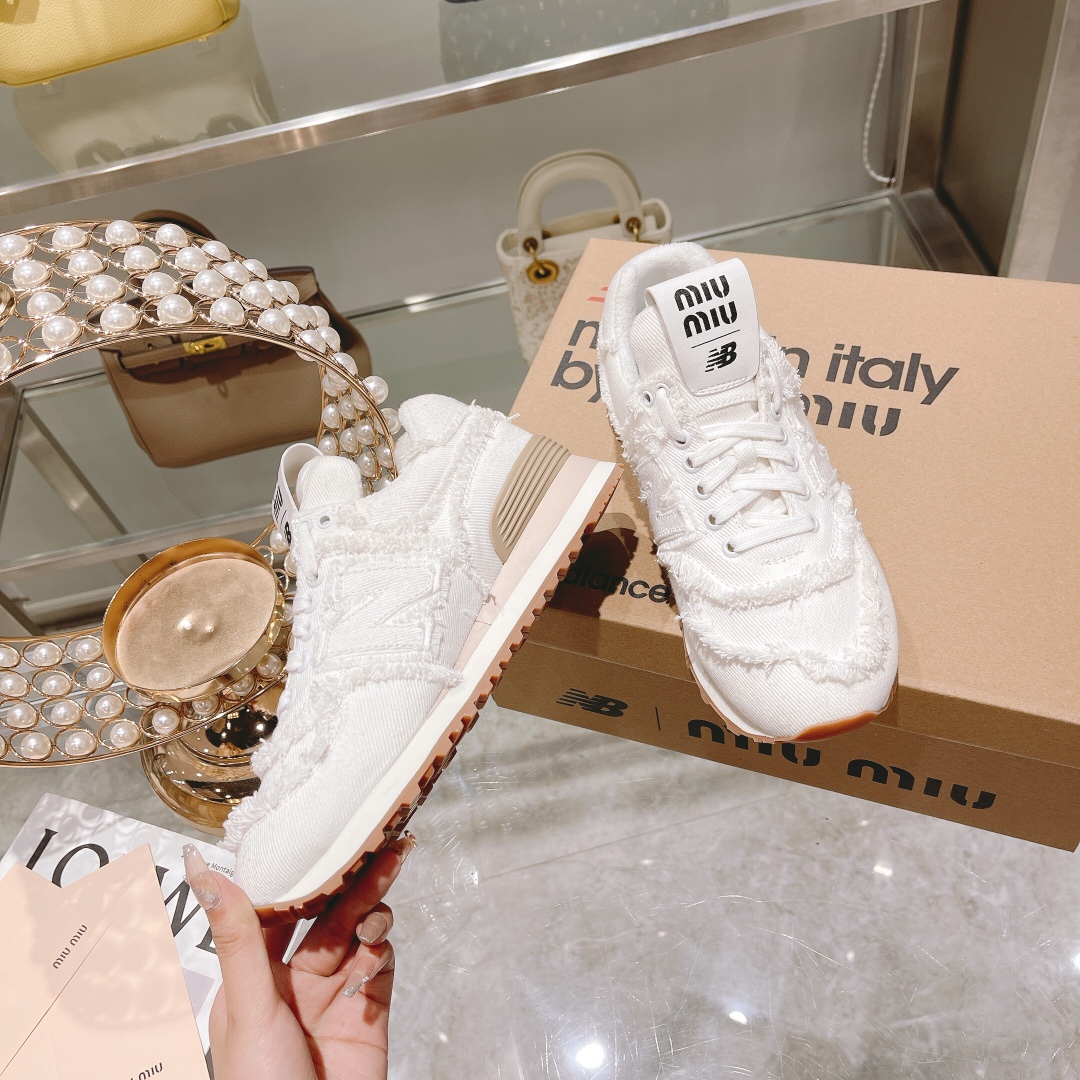 . "Exclusiva versión superior" 2022 primavera y el verano de la última ráfaga de Miumiu x New Balanc