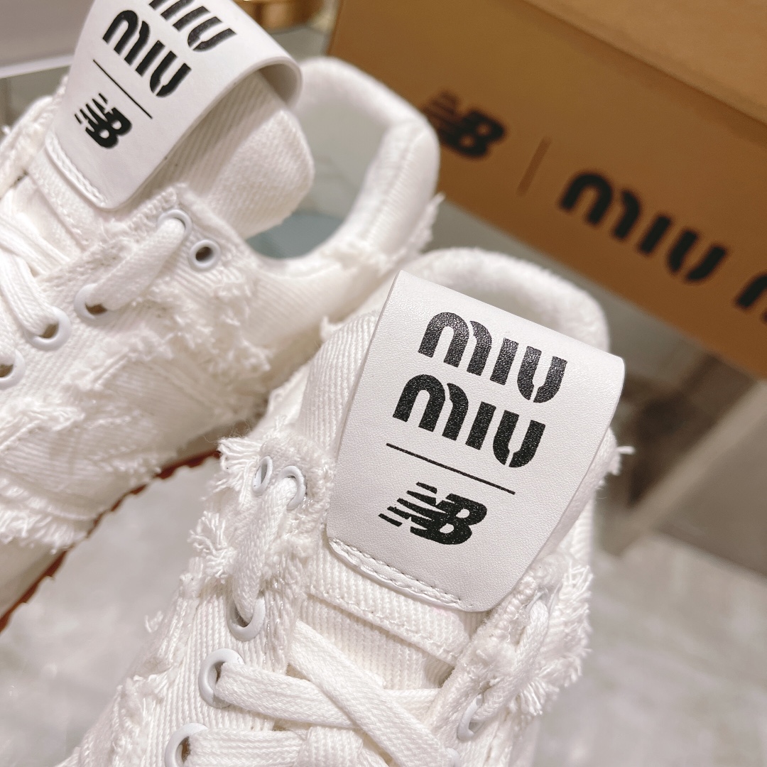 . "Exclusiva versión superior" 2022 primavera y el verano de la última ráfaga de Miumiu x New Balanc