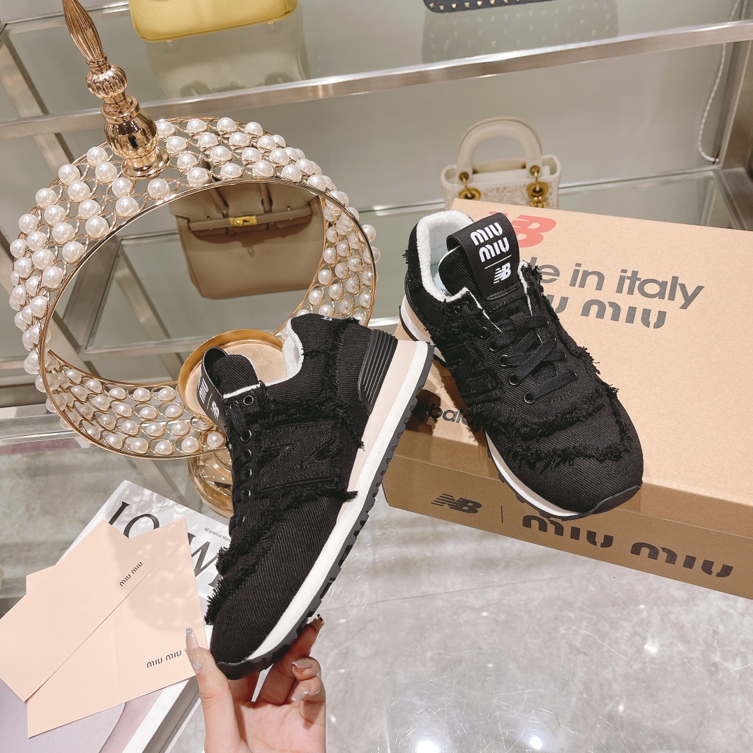 . "Exclusiva versión superior" 2022 primavera y el verano de la última ráfaga de Miumiu x New Balanc