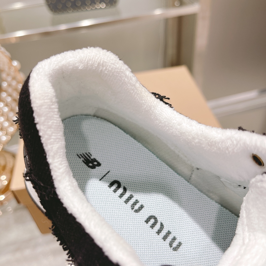 . "Exclusiva versión superior" 2022 primavera y el verano de la última ráfaga de Miumiu x New Balanc