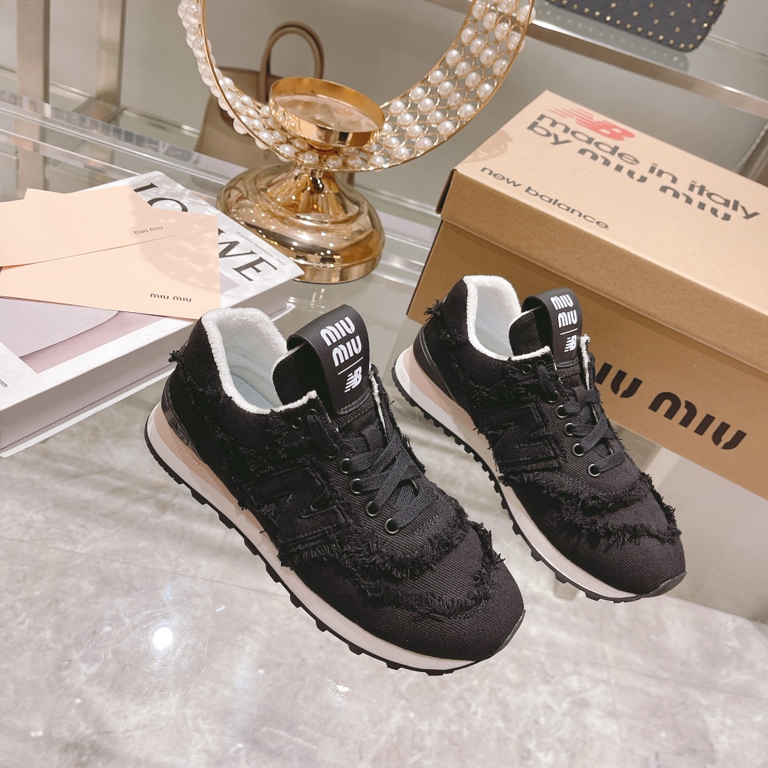 . "Exclusiva versión superior" 2022 primavera y el verano de la última ráfaga de Miumiu x New Balanc