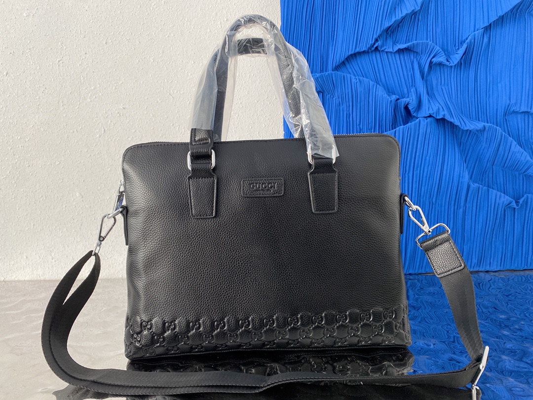 K0  Gucci 古奇   男士牛皮压花手提包 印花公文包电脑包 采用精湛镶嵌细工，实物拍摄 原厂原版面料 配送小票28 x 38 cm。