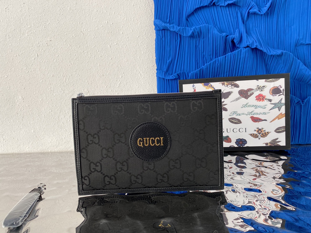 J0  Gucci 古奇   Off The Grid系列手拿包 男士信封包 采用精湛镶嵌细工，经典百搭 实物拍摄 原厂原版面料 625598 配送小票防尘袋 礼盒 29 x 20 cm
