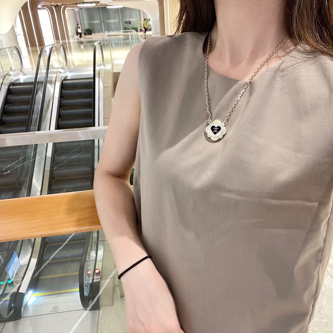 2021新款CHANEL香奈儿方形黑桃心双c项链