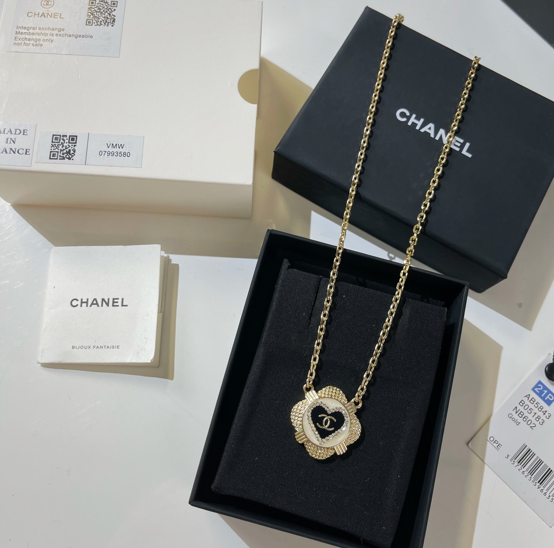2021新款CHANEL香奈儿方形黑桃心双c项链