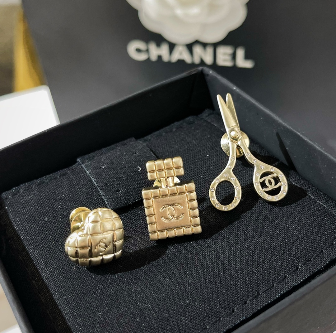 新款 CHANEL香奈儿三件套 剪刀 香水瓶 桃心胸针