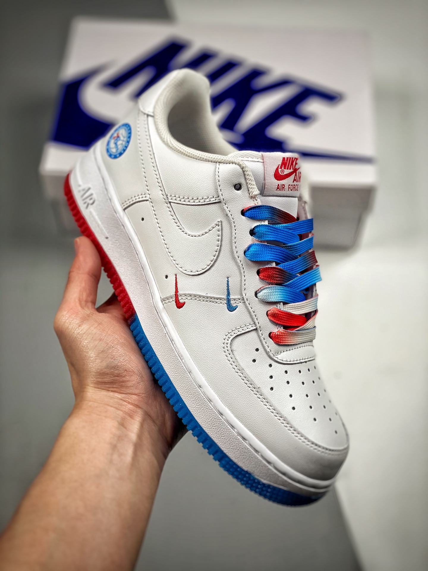 Nike Air Force 1 Low ’07 Rojo y azul doble swoosh Horma original y cartón original para crear estilo auténtico de Fuerz…