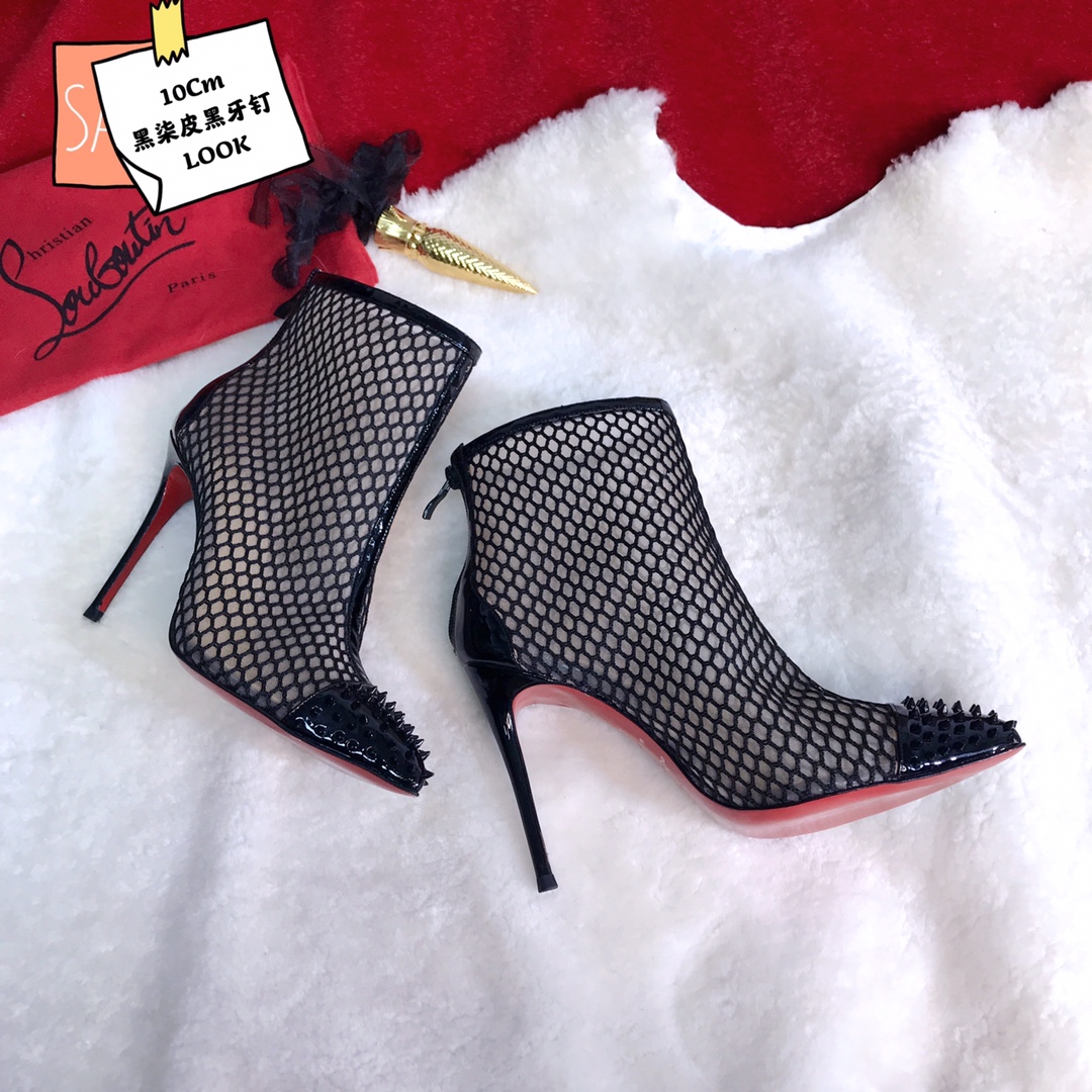 NO:337199,High-end customized autumn and winter rivet boot series!  H10Cm, size 34-42. Genuine leather large slats. Private mold trademark zipper. 902-019 Black leather black silver lace. Official website synchronization Standard European code Reference:902-0159 Color:black Material:patent Lining:goat leather Heel height:10Cm Sole:leather sole Size:EUR 35-42 (US 4-11):,,christian louboutin,boots19860909高端订制 秋冬铆钉靴系列！ H10Cm,尺码34-42码.真皮大厎.私模商标拉链 .902-019黑柒皮黑银蕾丝.官网同步 标准欧码 Reference:902-0159 Color:black Material:patent Lining:goat leather Heel heigh:10Cm Sole:leather sole Size:EUR 35－42（US 4一11) :,,christian louboutin,boots,Women's Shoes