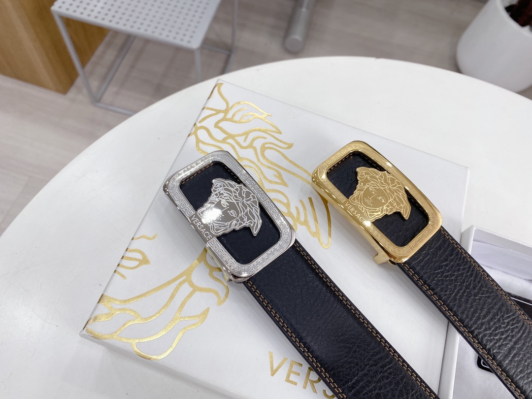 I0 Versace 范思哲 一面黑色.一面咖啡. 在售· 種草拔草都要自留款· 進口原版皮制作·搭配原版五金·3.8cm规格·可调式皮带·看图下单