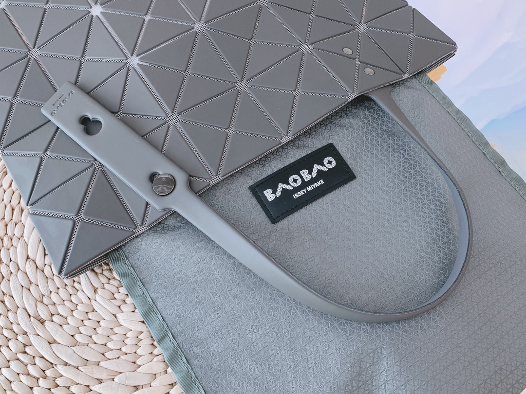 ISSEY MIYAKE 新品三月樱花季限定色手提袋0087