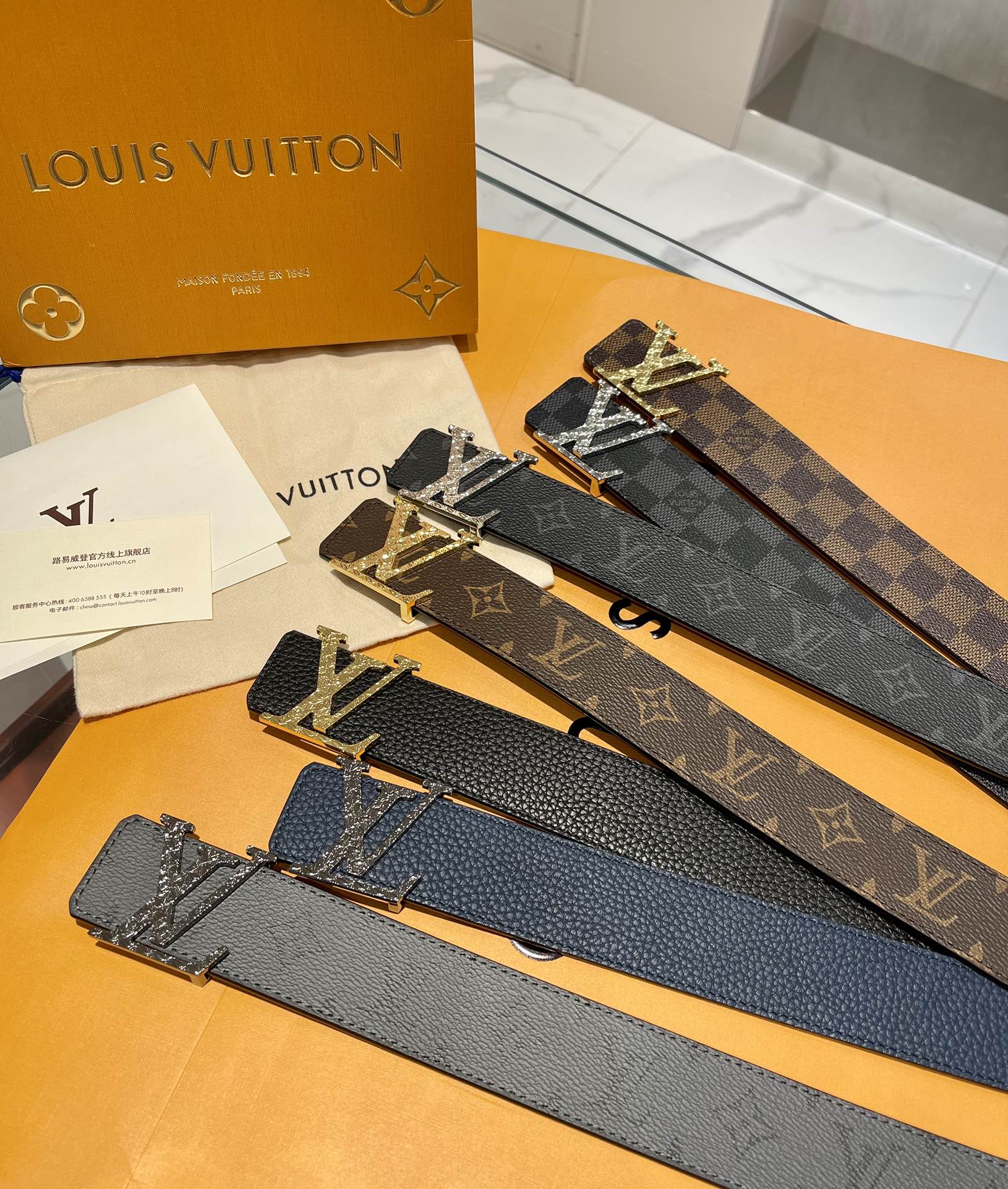 Louis Vuitton Hurt
 Pasek Złoty sprzęt