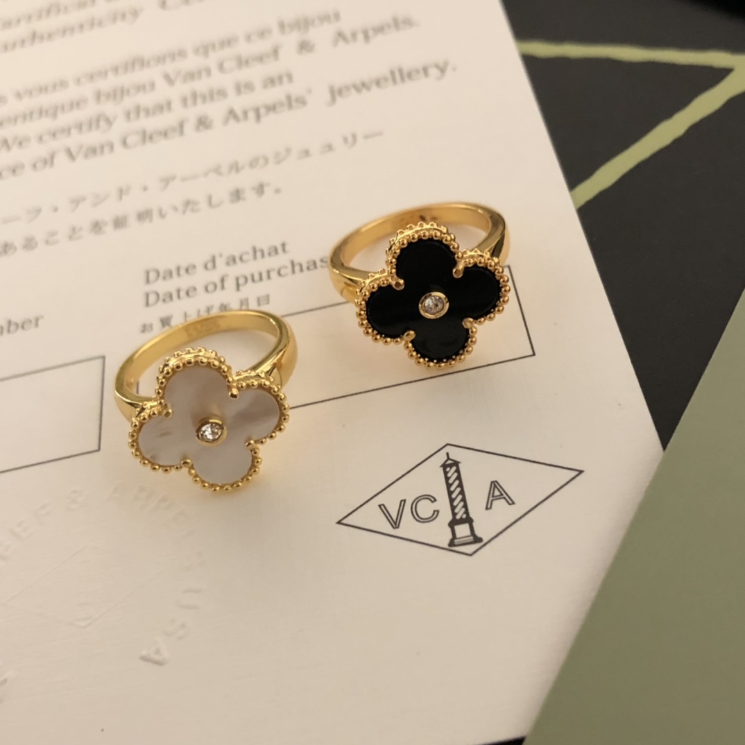 👑高级珠宝VCA💎梵克雅宝定制 经典 四叶草戒指 🍀系列 今年大热门款📩💗花型正，圆润饱满，高端专柜🆕一