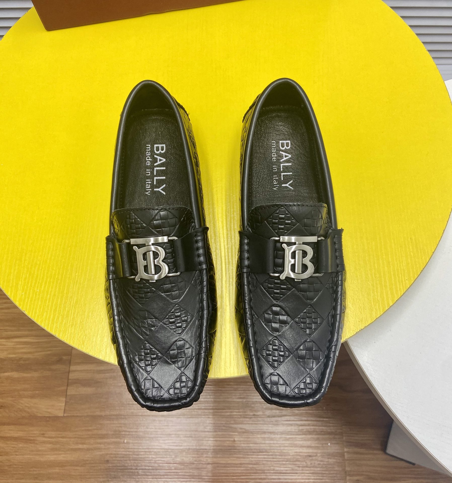 I0 高端牛里 巴利 官网 最豆豆鞋高端精品 每一步骤均紧随原厂工艺技术流程制作出货，选用皮料均是进原版皮料制做牛皮内里版型设计奢华大气，完美诠释奢华风格，