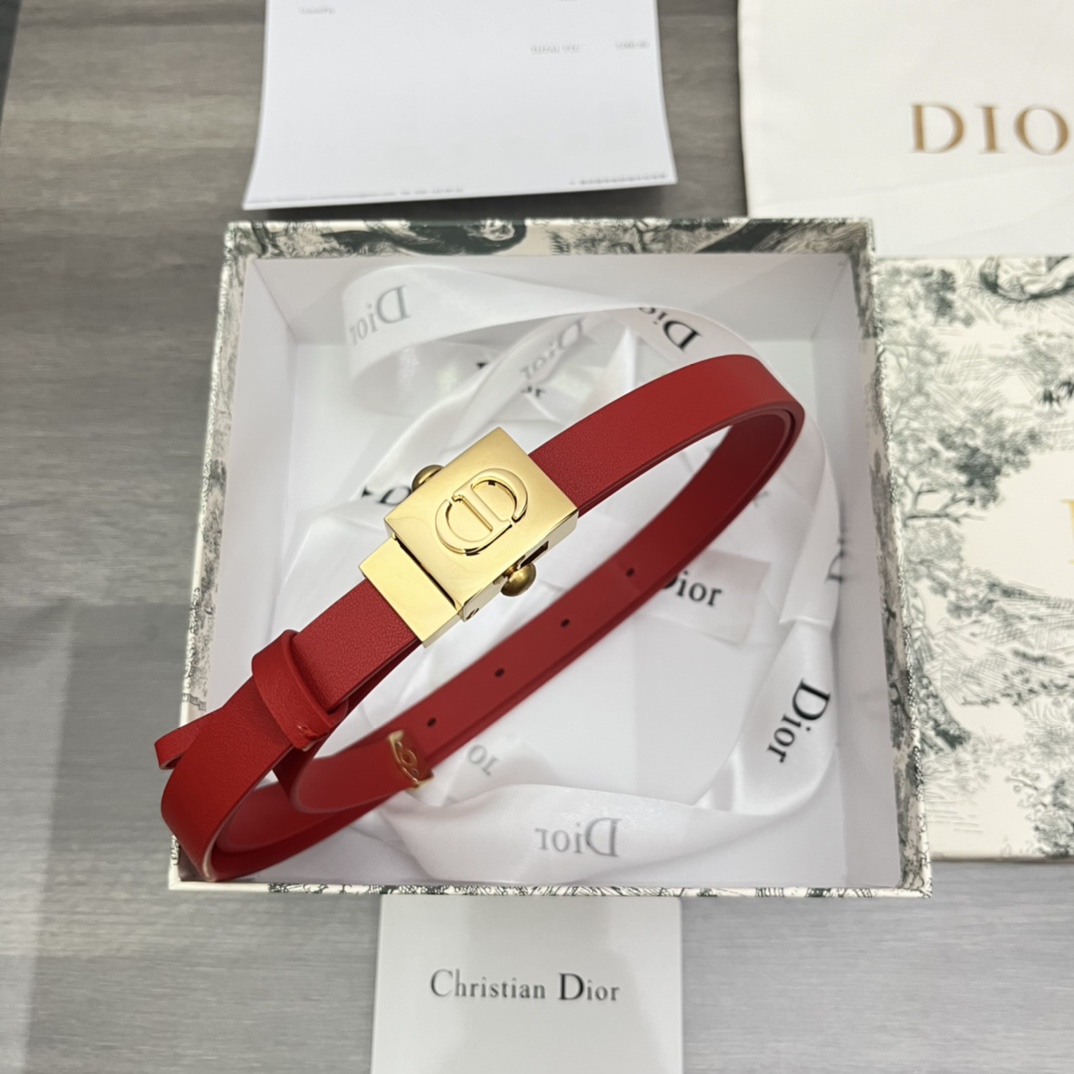 I5  Dior 迪奥  皮带腰带：单面使用专柜质量、百分百头层牛皮、24k纯钢扣、送人自用首选、保证真皮 包装：请认准图片专柜包装、送打孔器 全套包装 宽度：1.7cm 长度：国标cm-cm 不可以自行裁剪长度