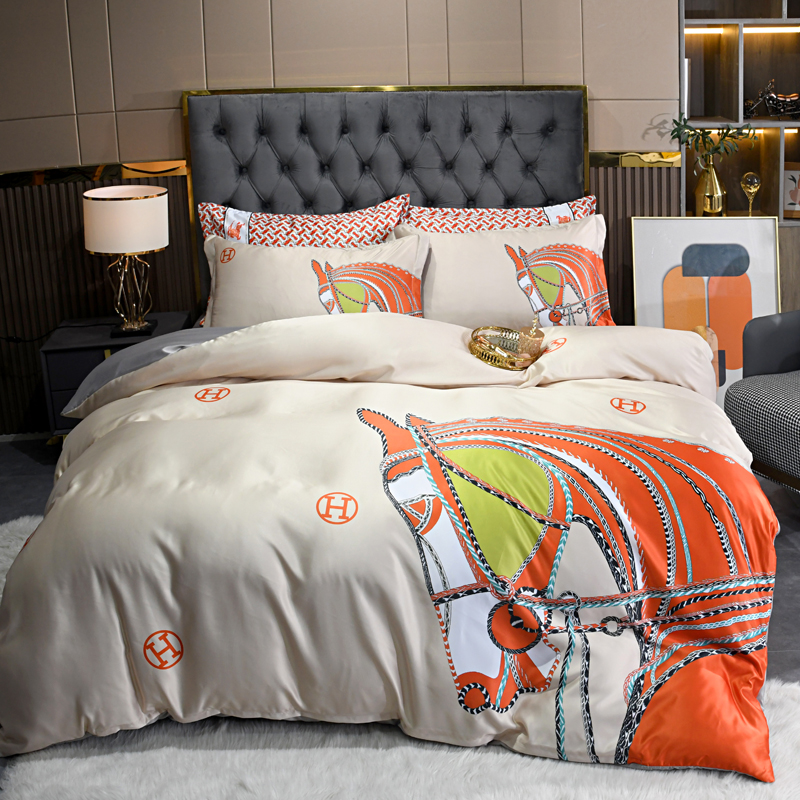 Washed Silk Bedding Set with Horse Print - Cooling, Soft, and Breathable