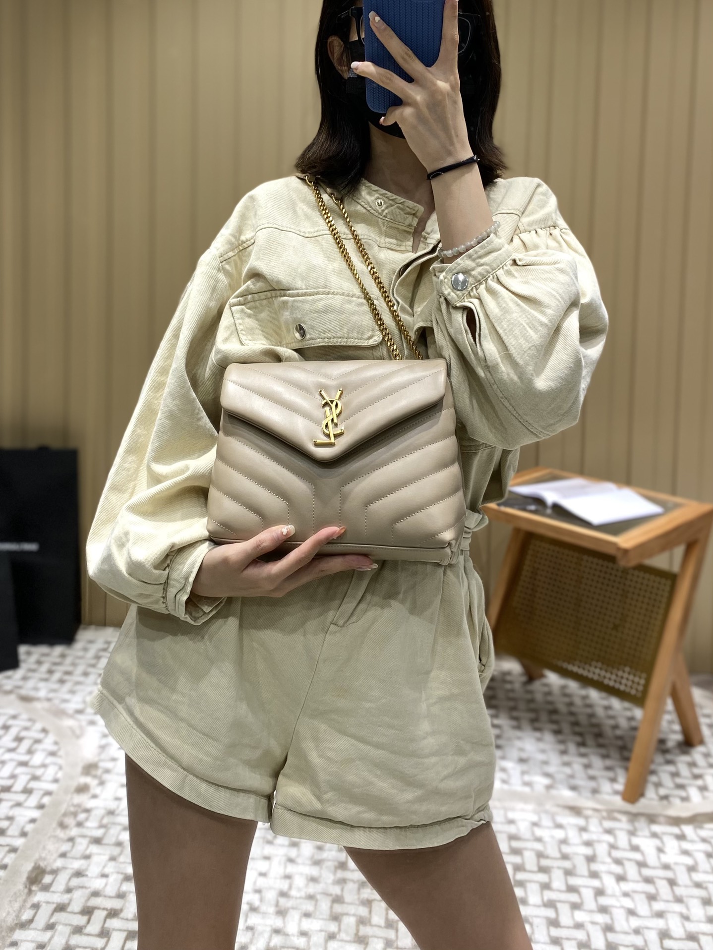 YSL LOULOU 23CM Y型绗缝链条包 494699杏色/金扣