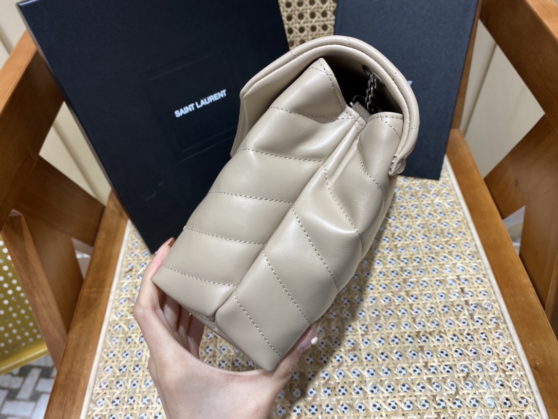 YSL LOULOU 23CM Y型绗缝链条包 494699杏色/银扣