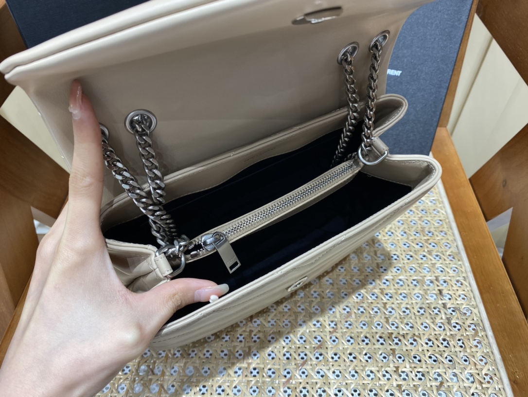YSL LOULOU 23CM Y型绗缝链条包 494699杏色/银扣