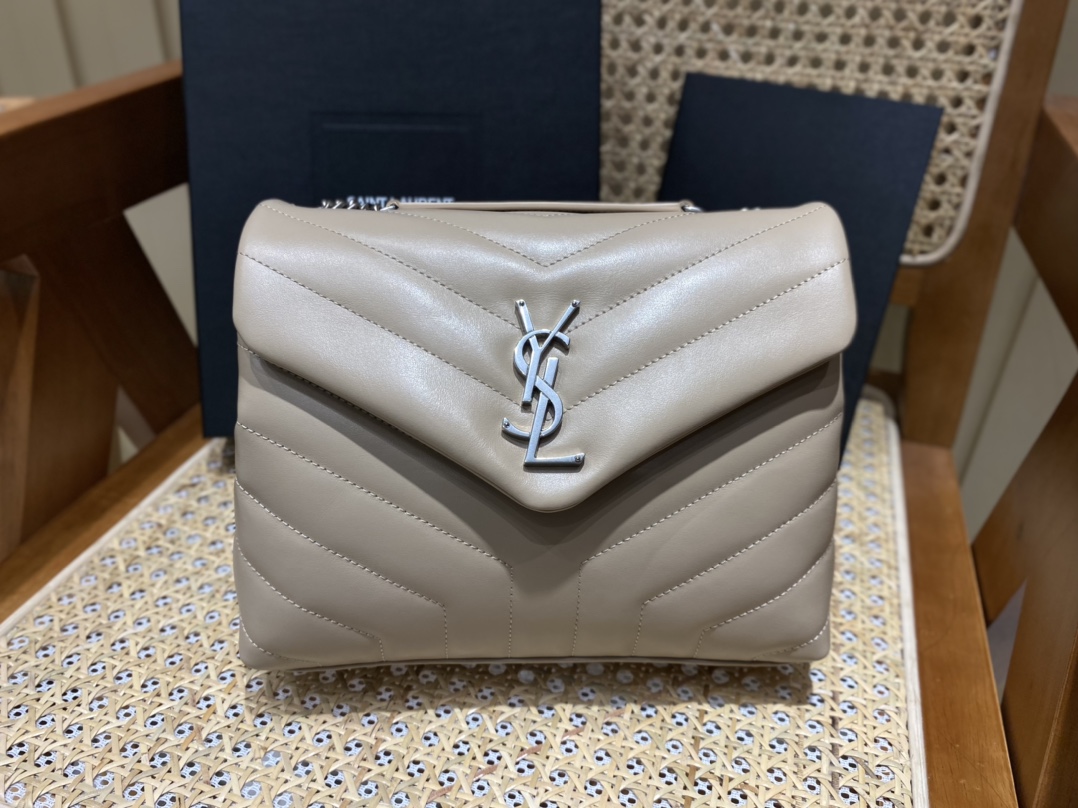 YSL LOULOU 23CM Y型绗缝链条包 494699杏色/银扣