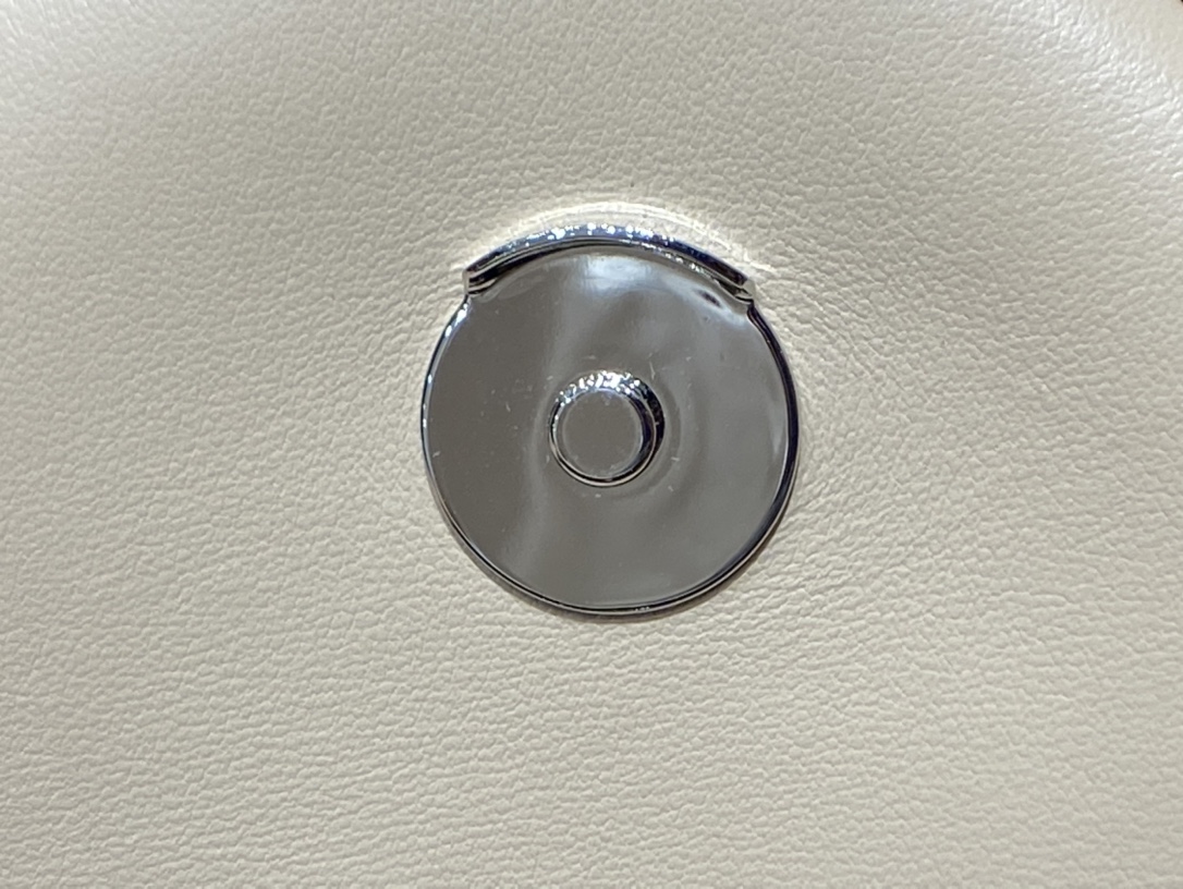 YSL LOULOU 23CM Y型绗缝链条包 494699杏色/银扣