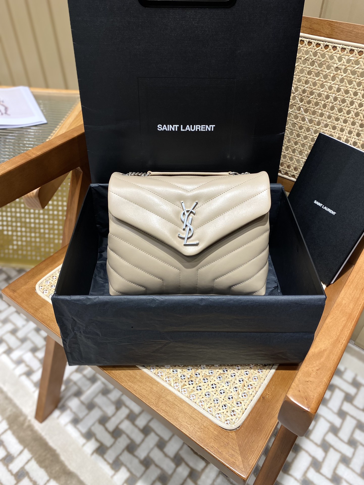 YSL LOULOU 23CM Y型绗缝链条包 494699杏色/银扣