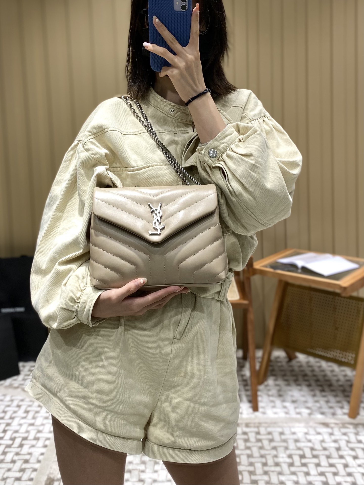 YSL LOULOU 23CM Y型绗缝链条包 494699杏色/银扣