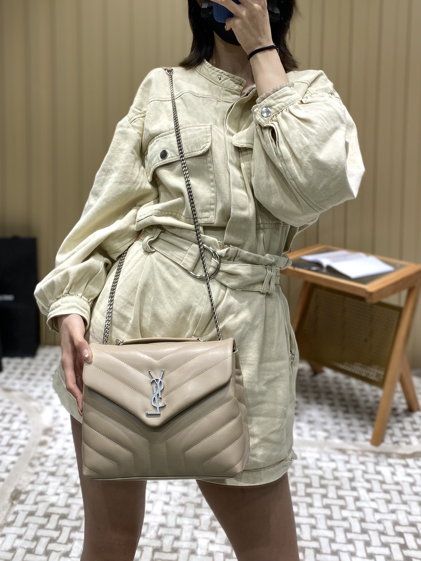 YSL LOULOU 23CM Y型绗缝链条包 494699杏色/银扣