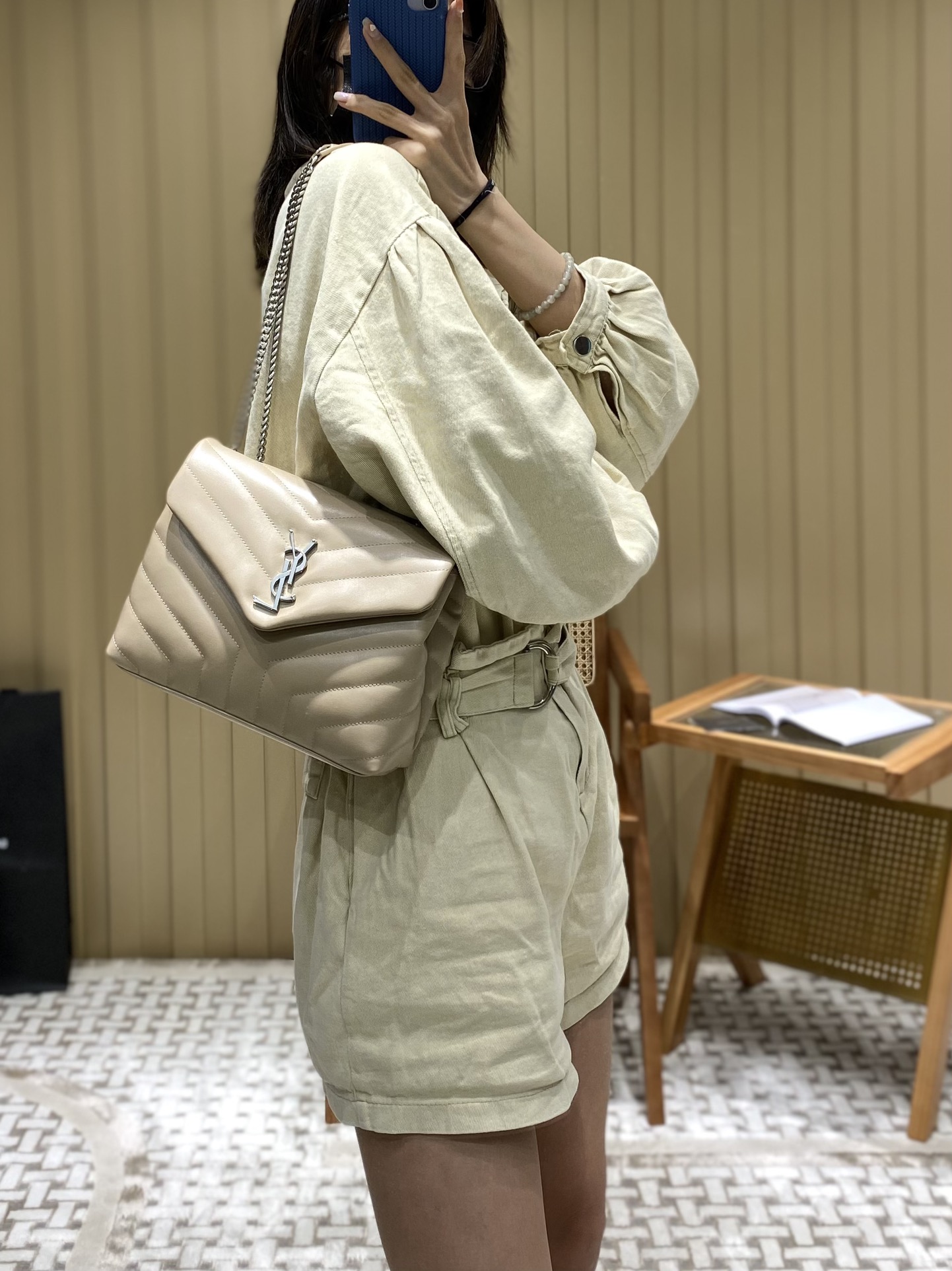 YSL LOULOU 23CM Y型绗缝链条包 494699杏色/银扣