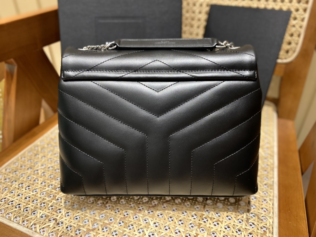 YSL LOULOU 23CM Y型绗缝链条包 494699黑色/银扣