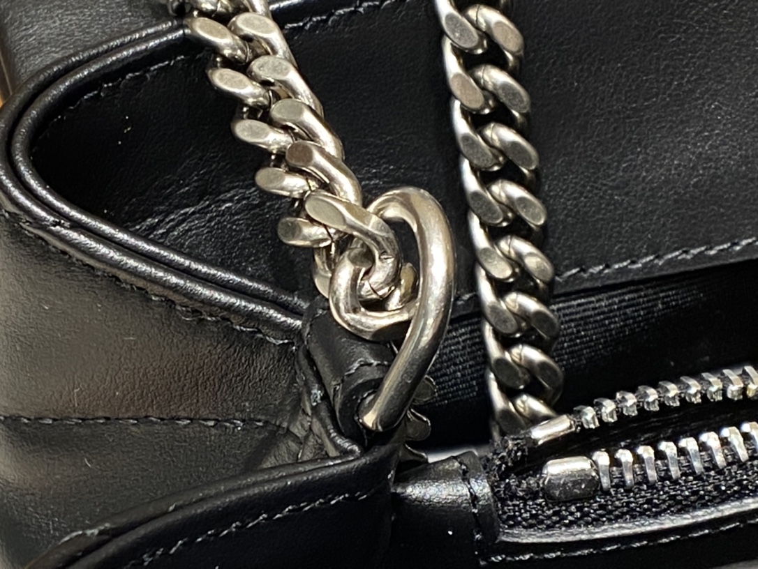 YSL LOULOU 23CM Y型绗缝链条包 494699黑色/银扣