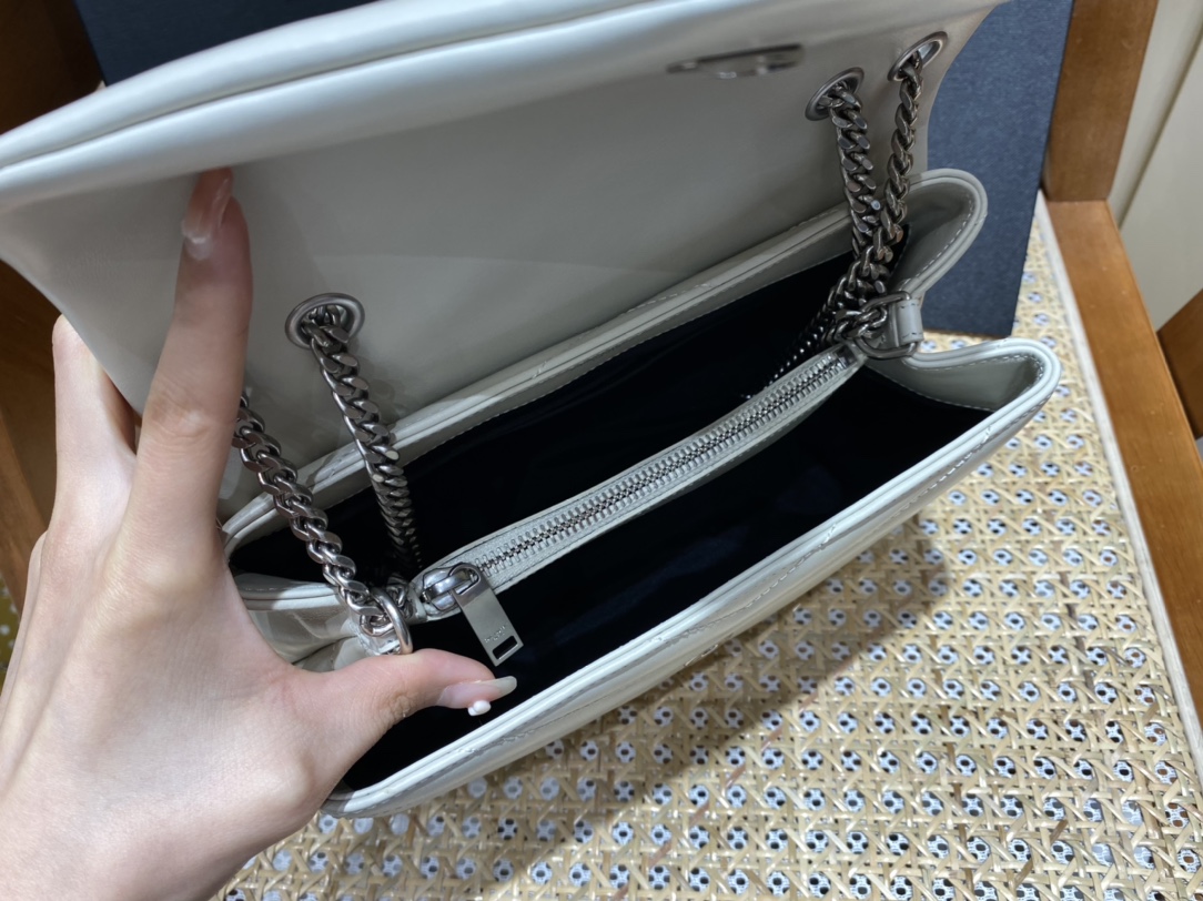 YSL LOULOU 23CM Y型绗缝链条包 494699白色/银扣