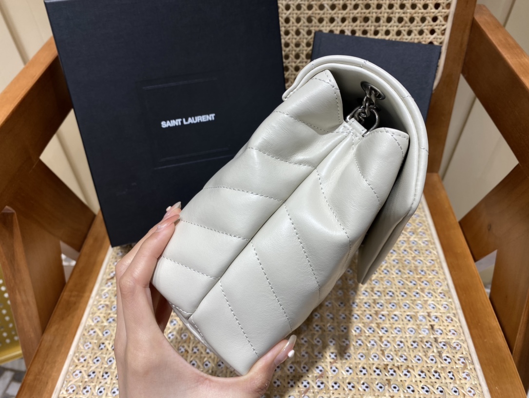 YSL LOULOU 23CM Y型绗缝链条包 494699白色/银扣
