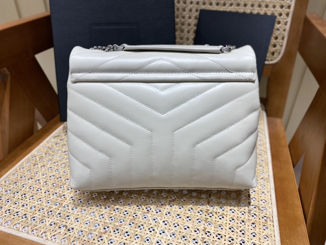 YSL LOULOU 23CM Y型绗缝链条包 494699白色/银扣