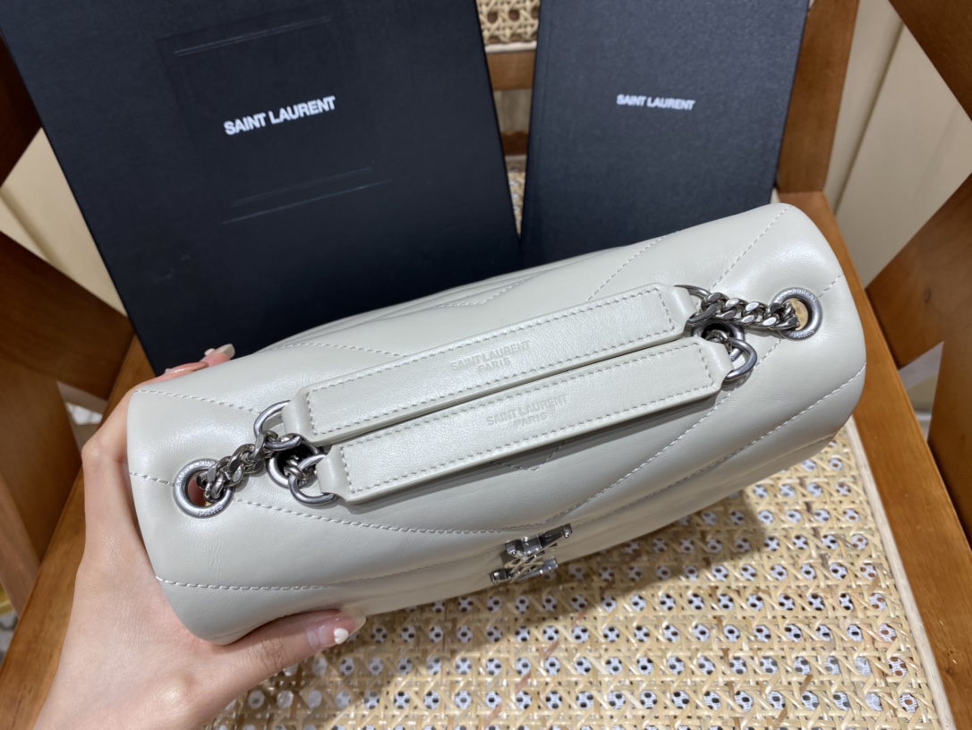 YSL LOULOU 23CM Y型绗缝链条包 494699白色/银扣