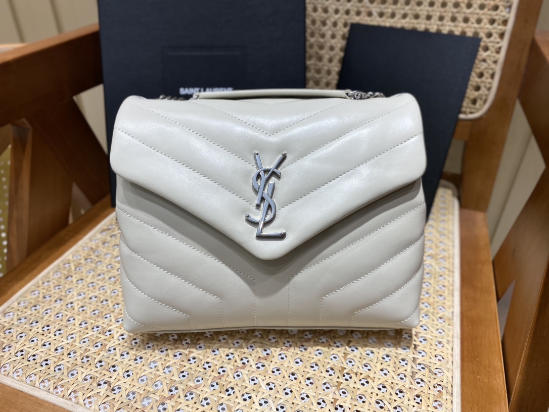 YSL LOULOU 23CM Y型绗缝链条包 494699白色/银扣