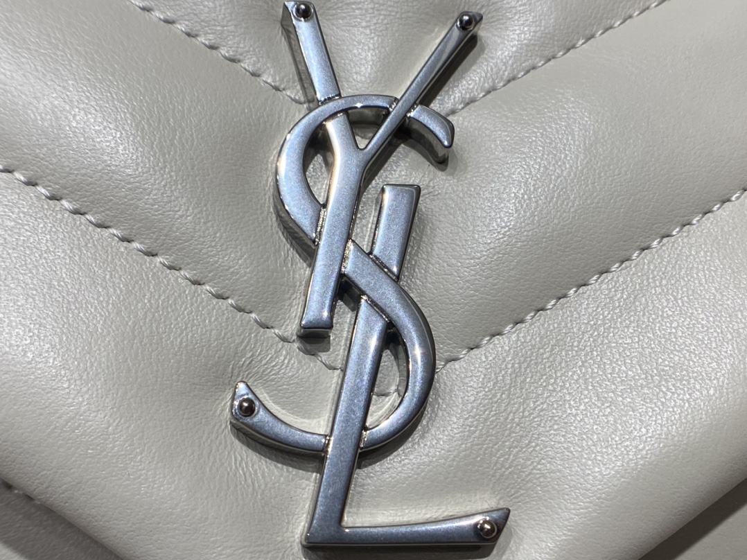 YSL LOULOU 23CM Y型绗缝链条包 494699白色/银扣