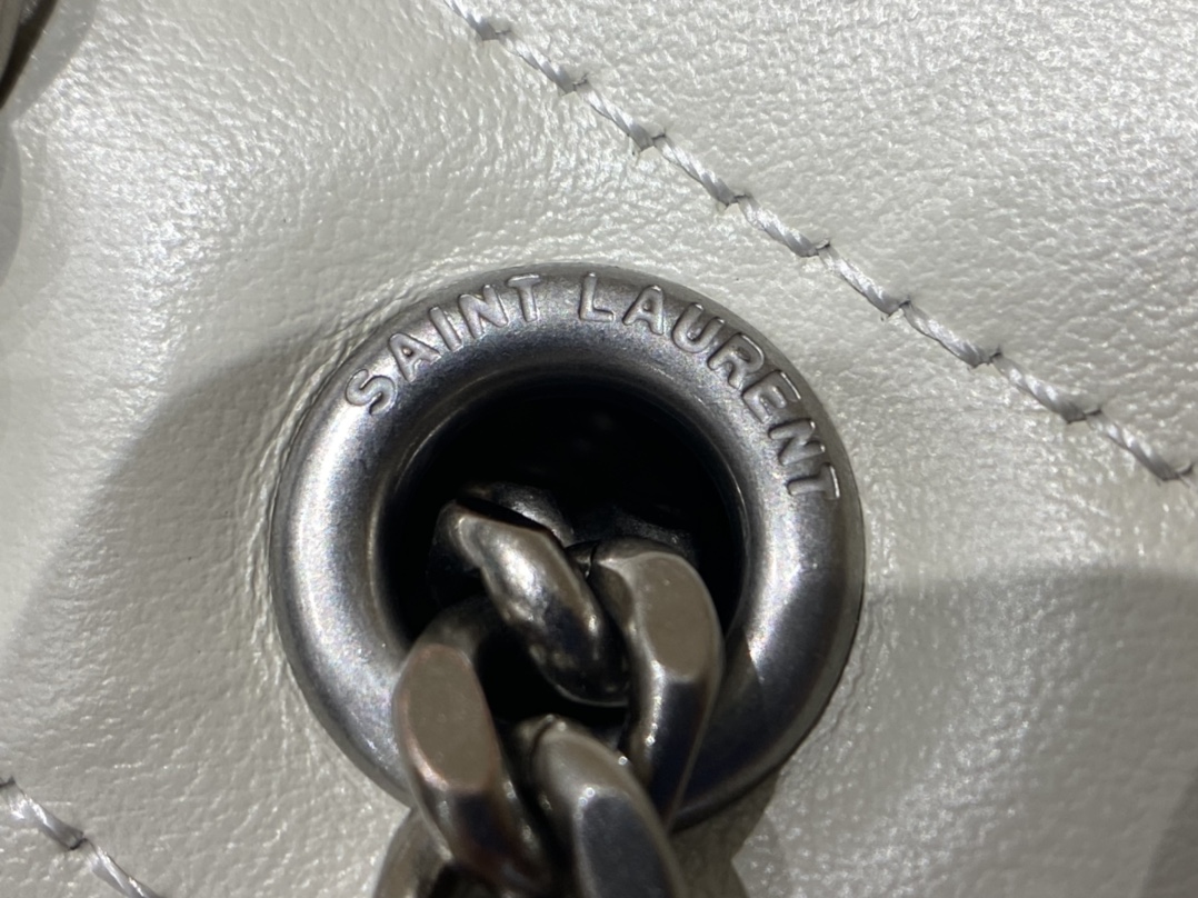 YSL LOULOU 23CM Y型绗缝链条包 494699白色/银扣