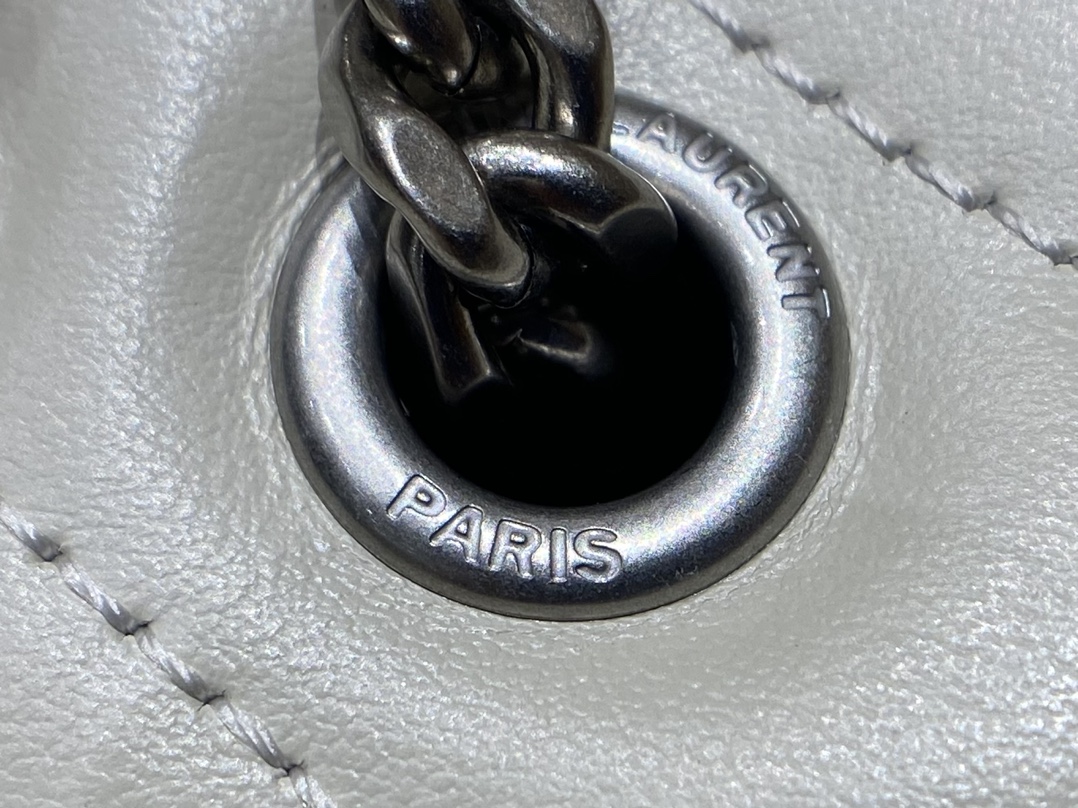 YSL LOULOU 23CM Y型绗缝链条包 494699白色/银扣