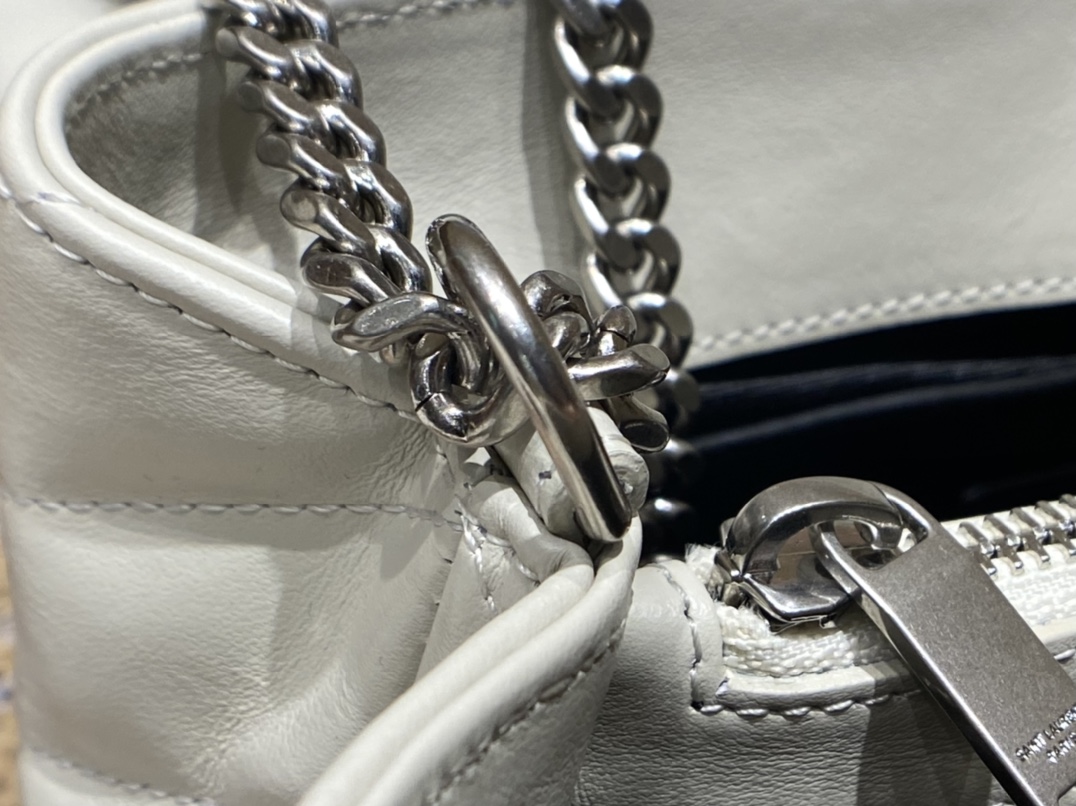 YSL LOULOU 23CM Y型绗缝链条包 494699白色/银扣