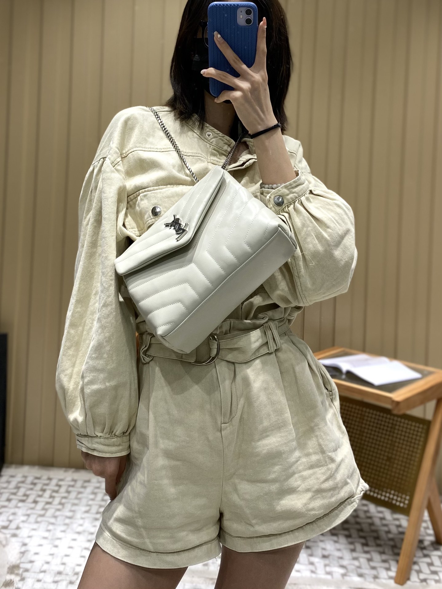 YSL LOULOU 23CM Y型绗缝链条包 494699白色/银扣