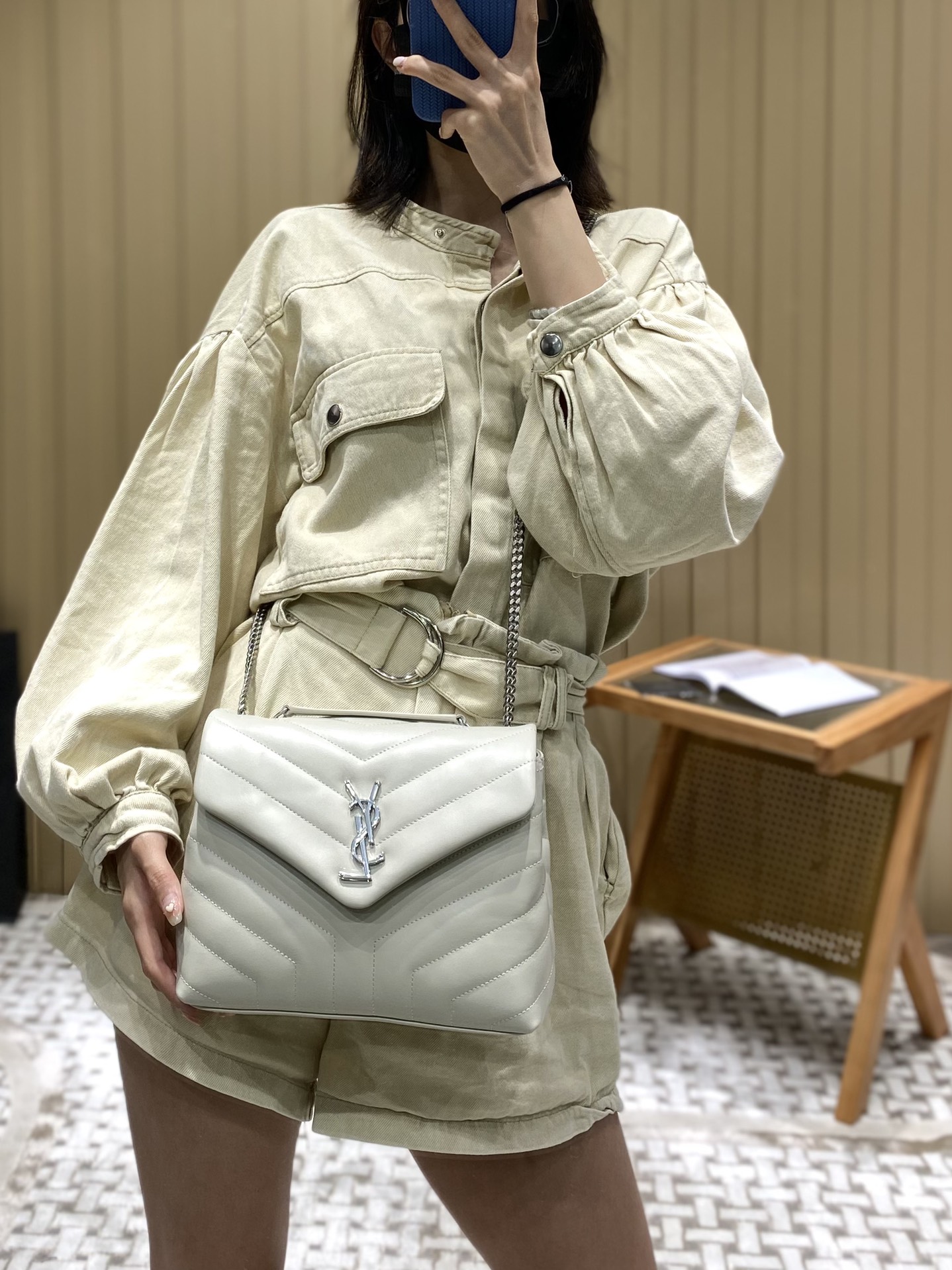 YSL LOULOU 23CM Y型绗缝链条包 494699白色/银扣