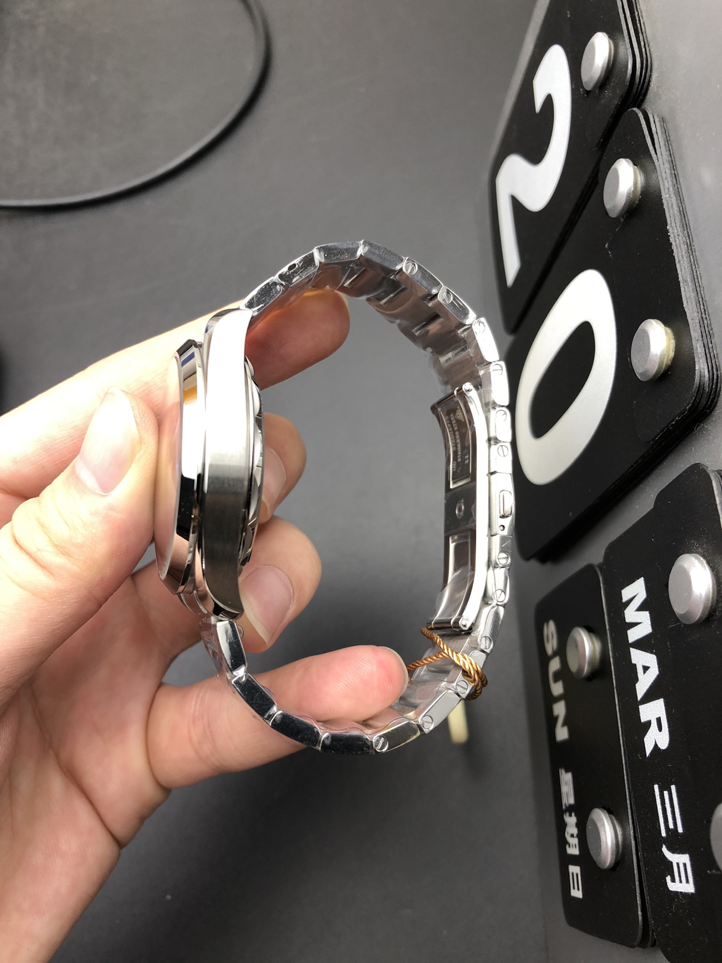 Omega 柚木蓝海马