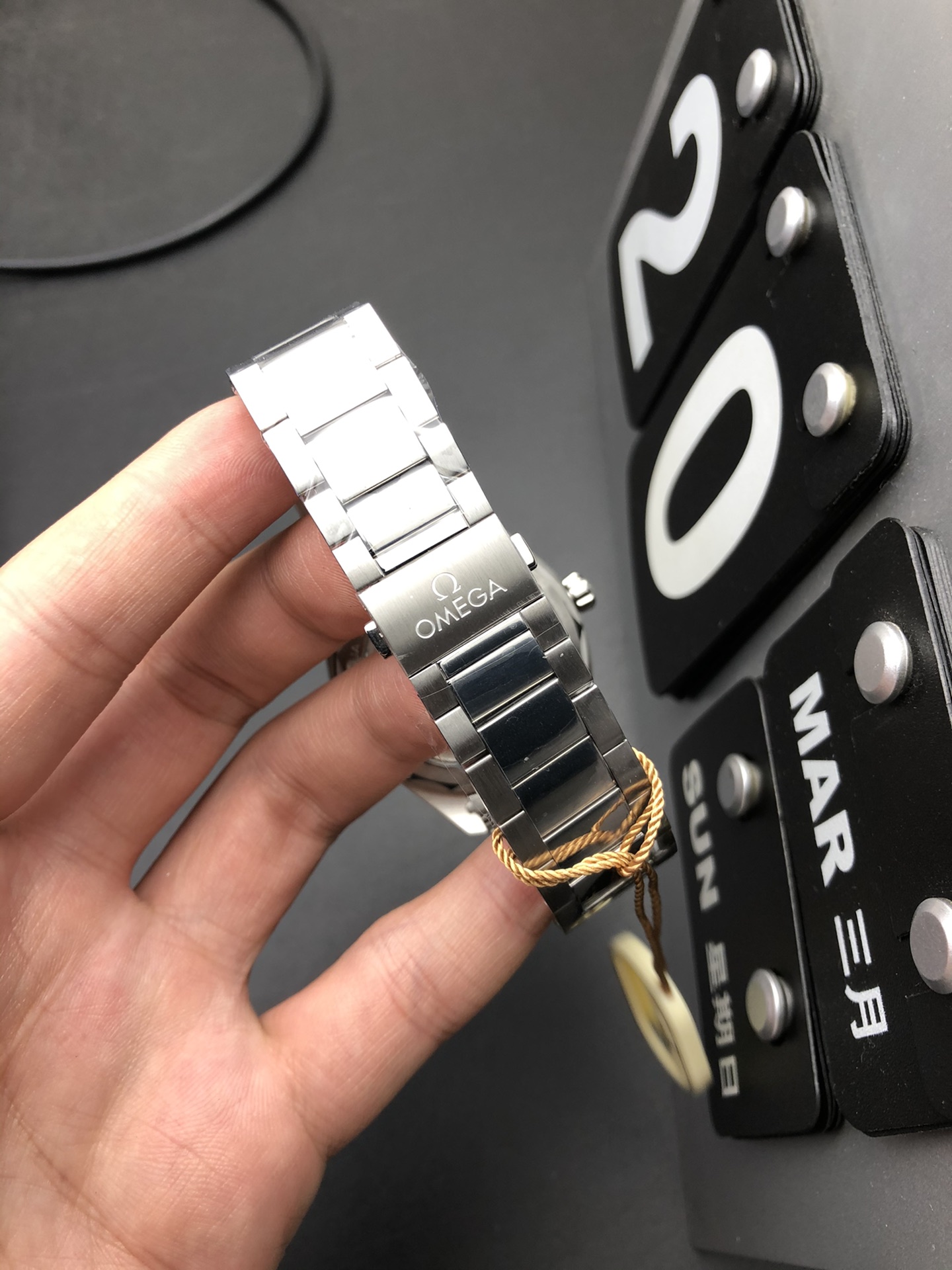 Omega 柚木蓝海马